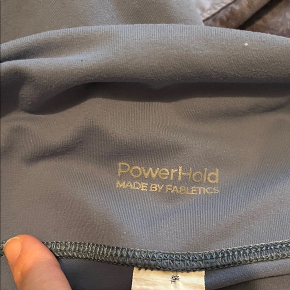 5 piece Activewear Bundle : Under Armour, fabletics - Picture 4 of 4